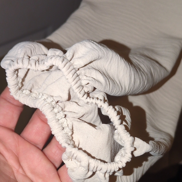 Elegant Cream Blouse - Picture 8 of 8